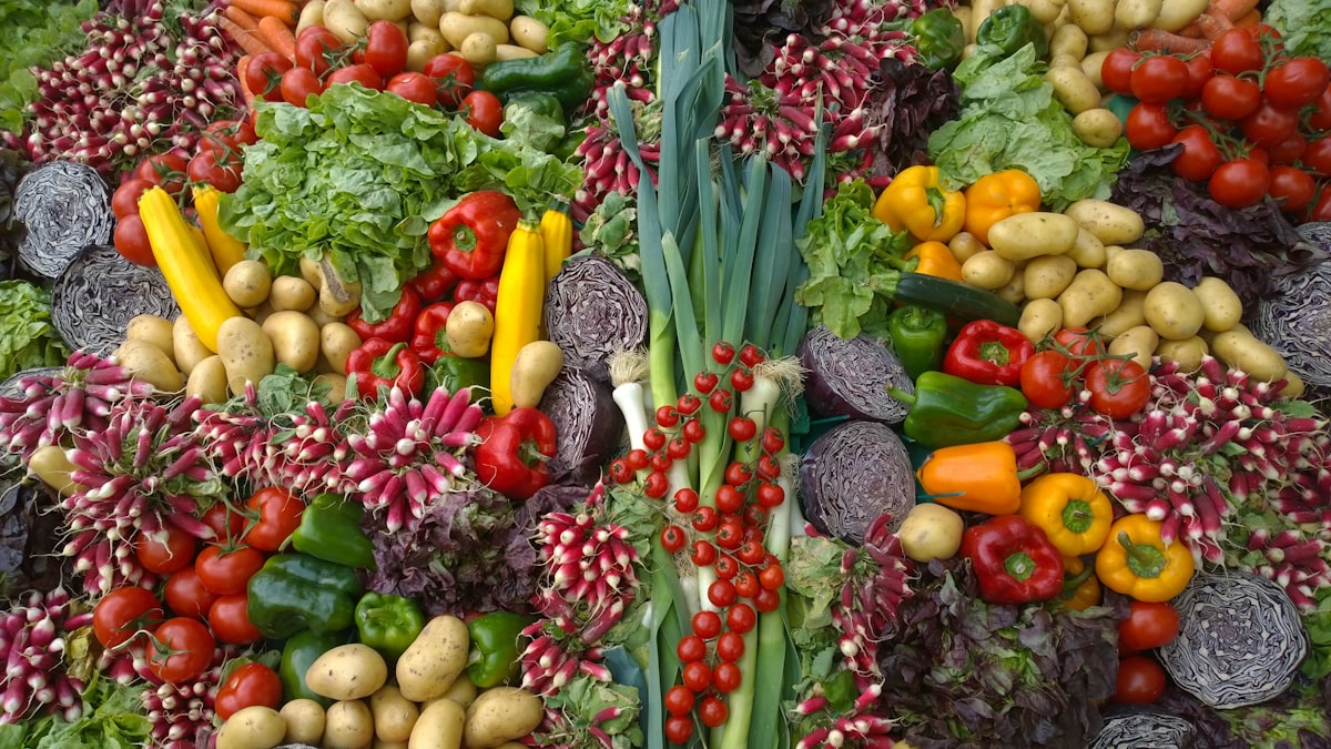 Balanced nutrition and healthy meal planning